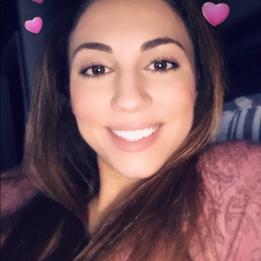 Meet your Posher, Zeina